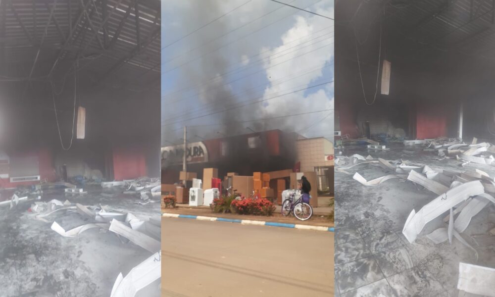 incendio-atinge-loja-e-moveis-sao-retirados-por-moradores-as-pressas-ao-norte-de-roraima
