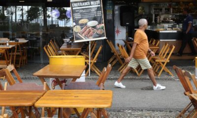 servicos-nao-financeiros-tiveram-recorde-de-ocupacao-em-2022,-diz-ibge