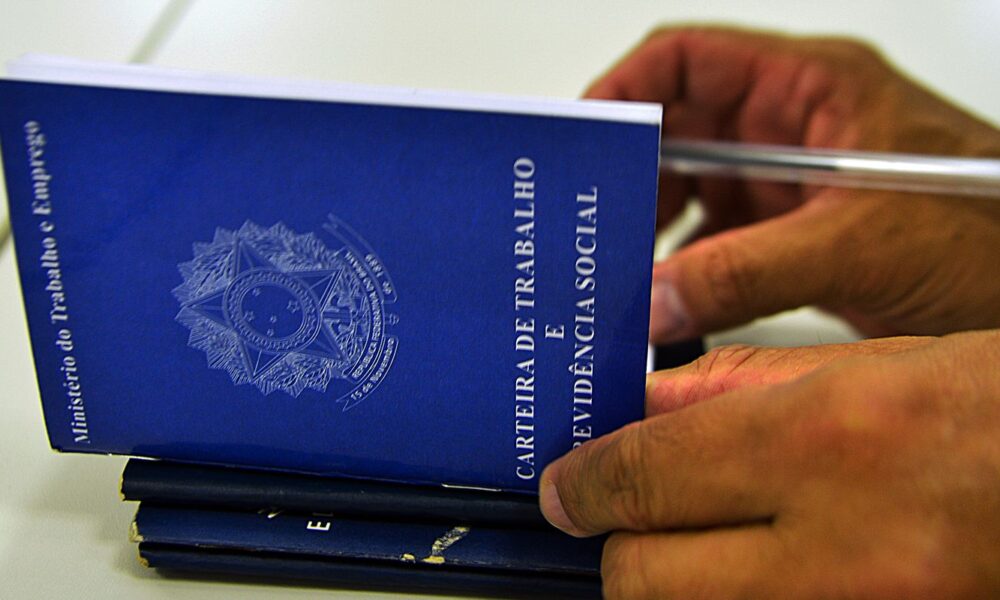 desemprego-cai-para-6,8%-no-trimestre-encerrado-em-julho