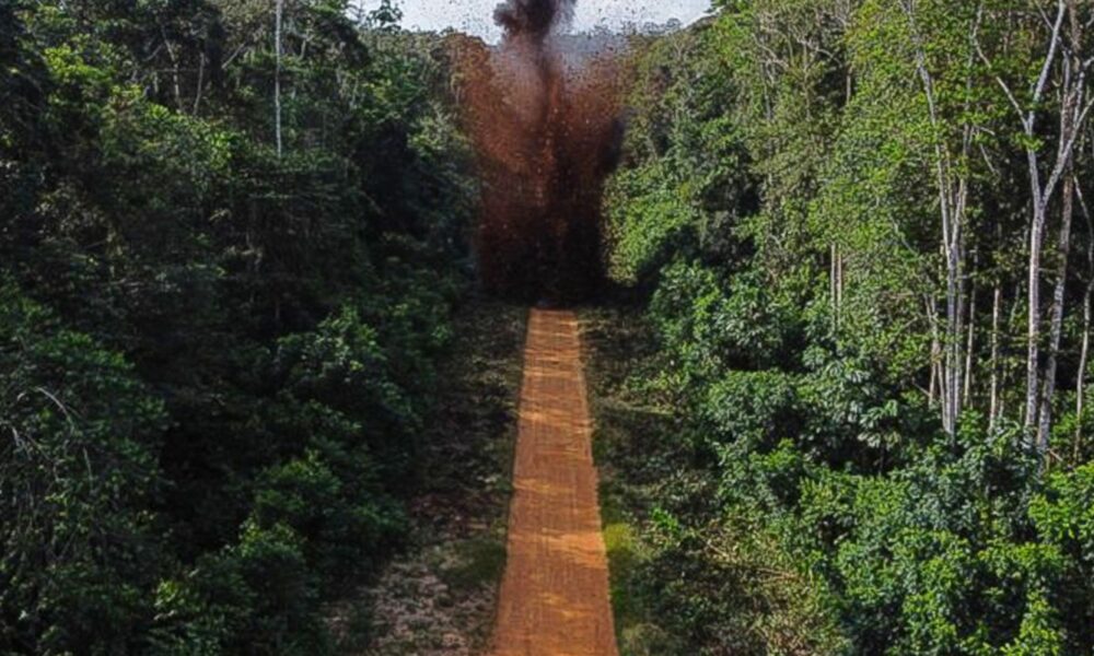 governo-destroi-pista-de-pouso-clandestina-na-terra-yanomami