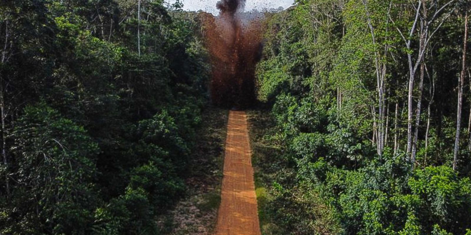 governo-destroi-pista-de-pouso-clandestina-na-terra-yanomami