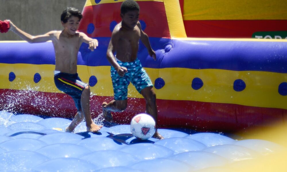 hoje-e-dia:-dia-das-criancas-e-20-anos-de-radioagencia-sao-destaques