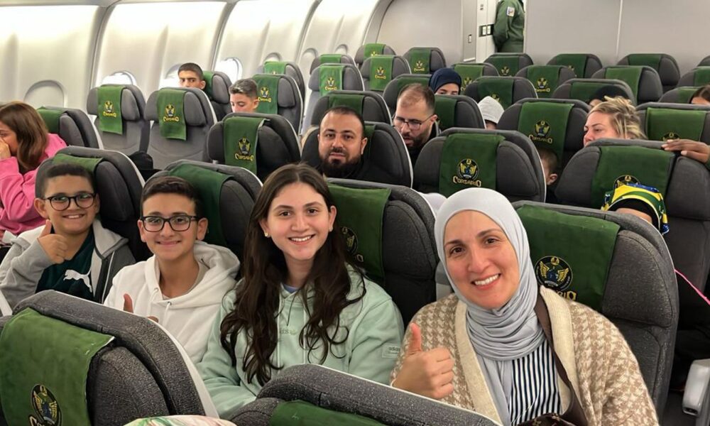 com-227-resgatados,-voo-da-fab-deixa-o-libano-rumo-a-sao-paulo