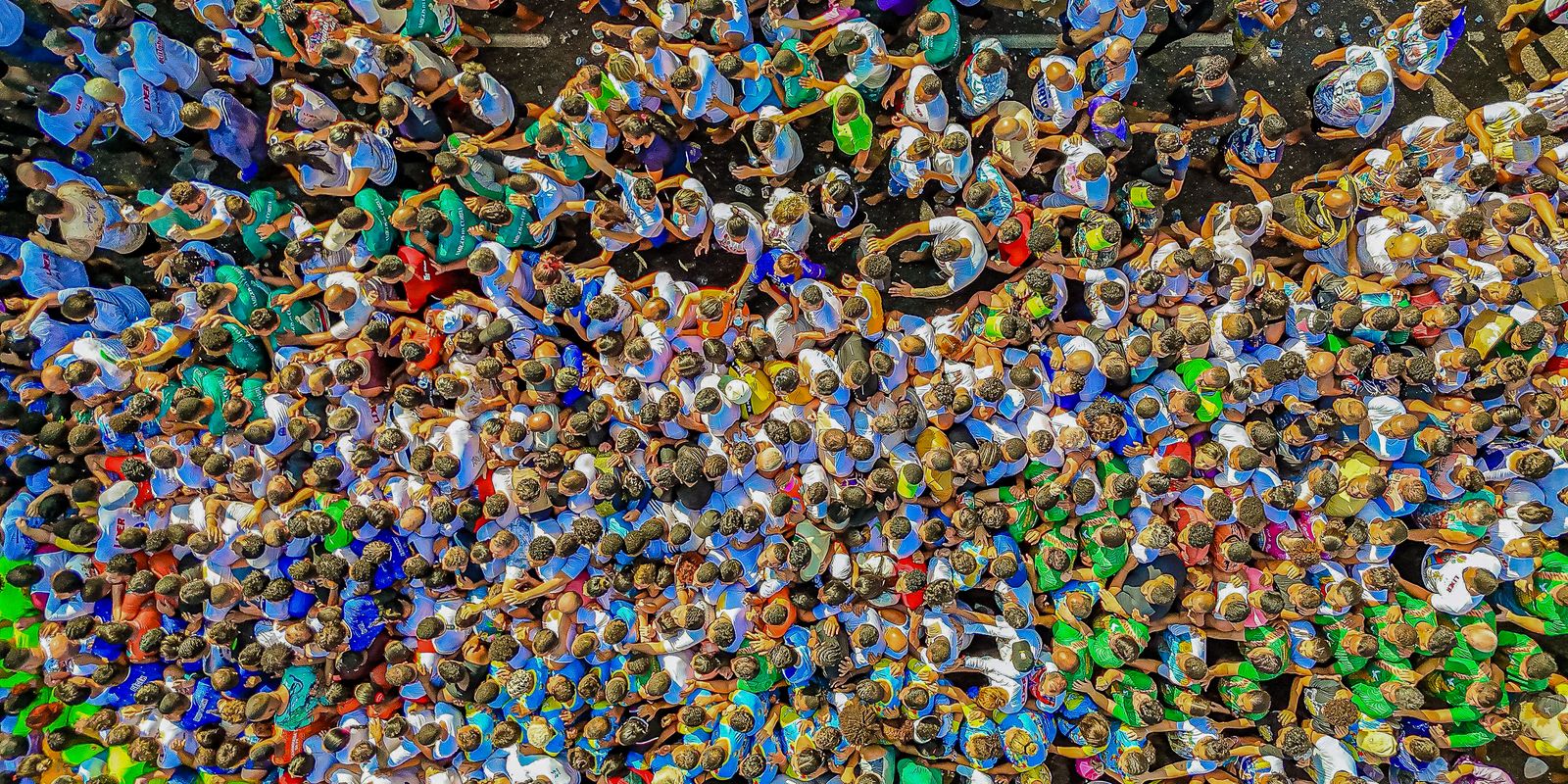 fieis-lotam-ruas-de-belem-para-acompanhar-procissao-do-cirio de-nazare