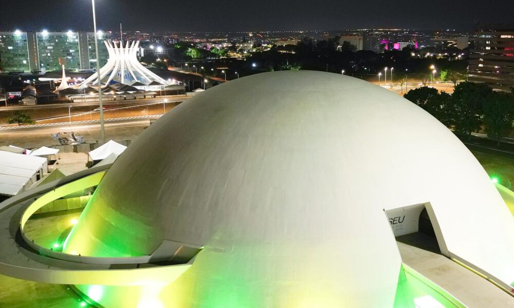 brasilia-se-ilumina-de-verde-e-amarelo-2-dias-antes-de-jogo-da-selecao