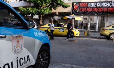 manifestantes-bloqueiam-entrada-de-gestores-em-hospital-do-rio