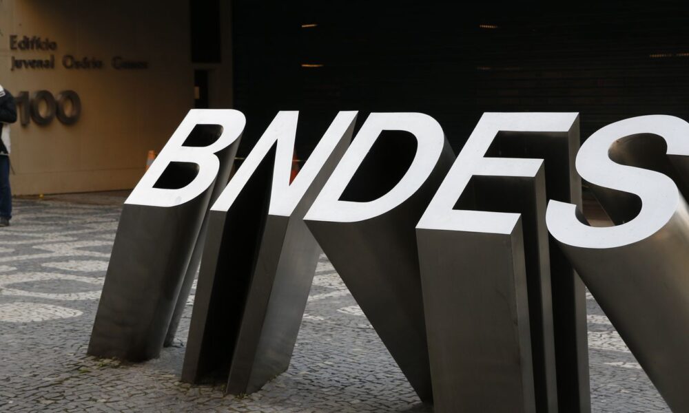 bndes-assina-contrato-com-banco-de-desenvolvimento-da-america-latina 