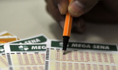 mega-sena-acumula-e-ira-sortear-premio-de-r$-18-milhoes