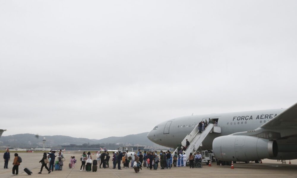 mais-204-brasileiros-deixam-libano;-voo-com-repatriados-chega-amanha