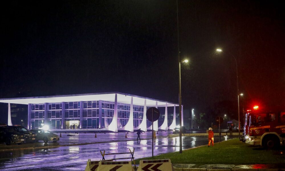 seguranca-e-reforcada-em-palacios-e-esplanada-apos-explosoes