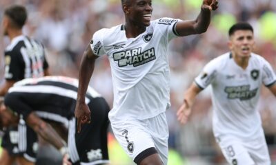 botafogo-supera-expulsao-relampago-e-conquista-libertadores-inedita