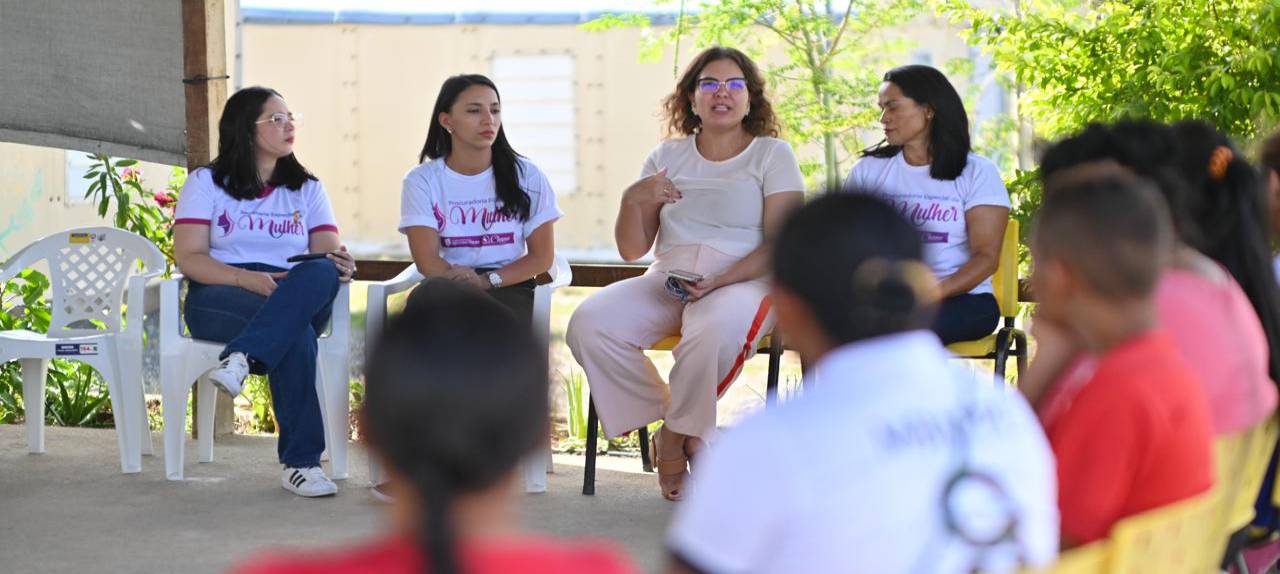 combate-a-violencia-chame-promove-roda-de-conversa-sobre-direitos-das-mulheres-com-migrantes-atendidas-pela-acnur-|-ale-rr-|-assembleia-legislativa-de-roraima