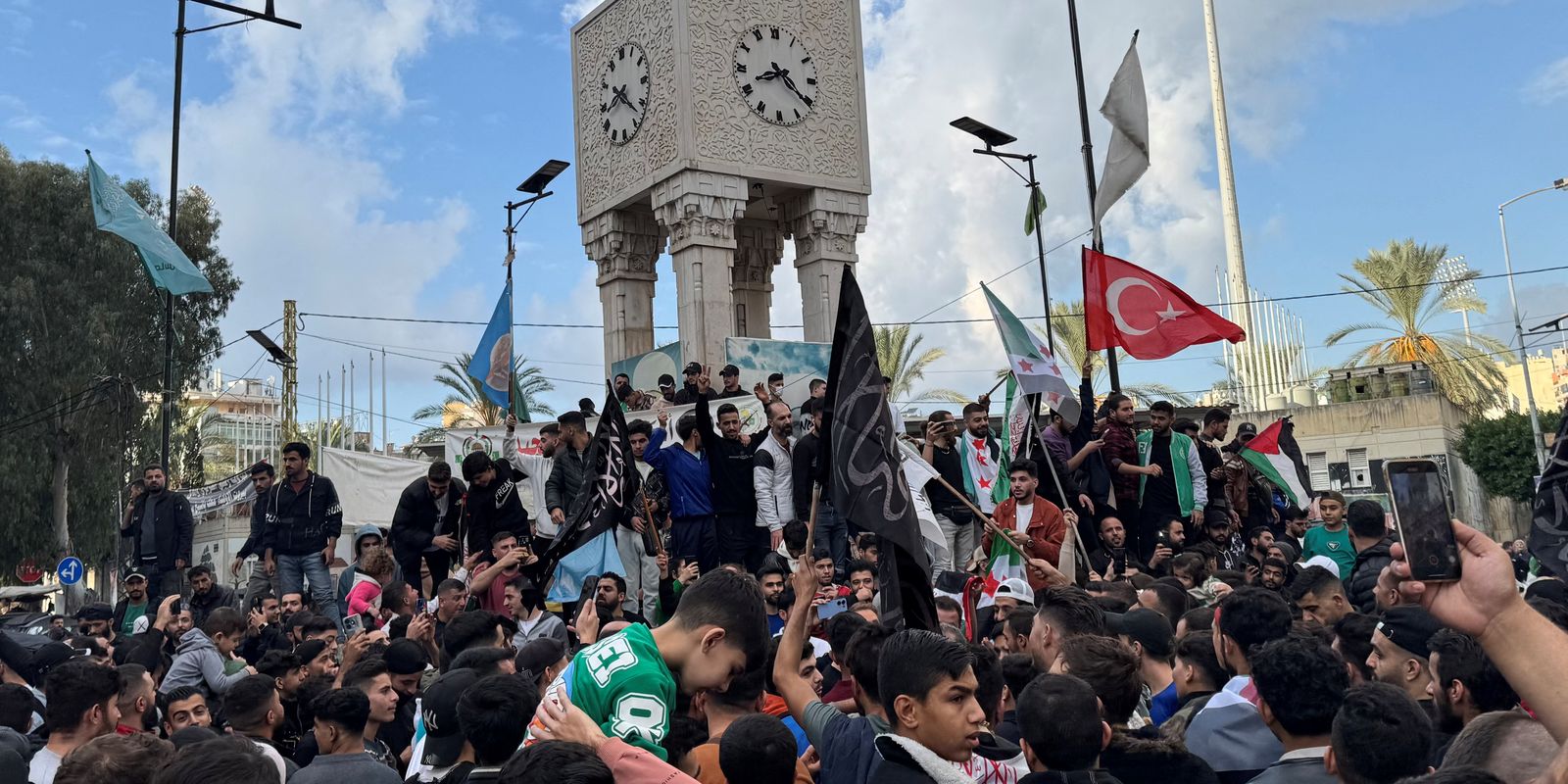 siria:-lider-apoiado-pelos-rebeldes-assume-cargo-de-premie-interino