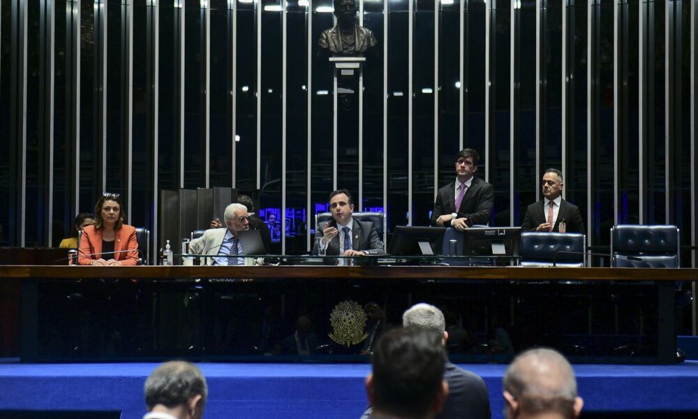 senado-aprova-novos-limites-de-gastos-publicos-em-caso-de-deficit