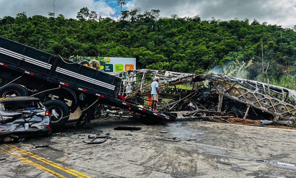 motorista-de-carreta-envolvida-em-acidente-se-apresenta-a-policia