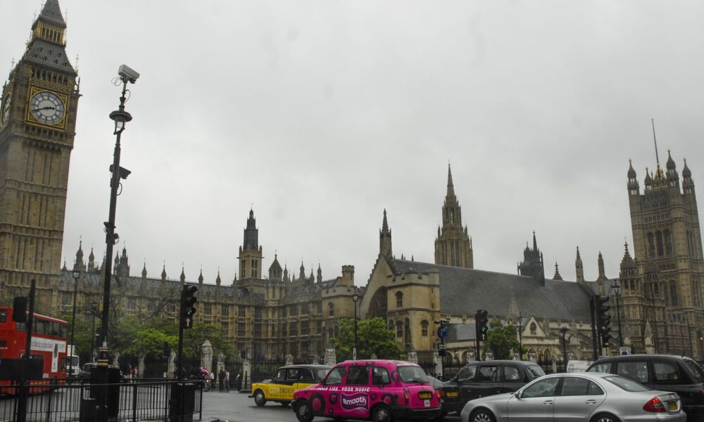 reino-unido-comeca-a-cobrar-por-autorizacao-de-viagem-para-brasileiros