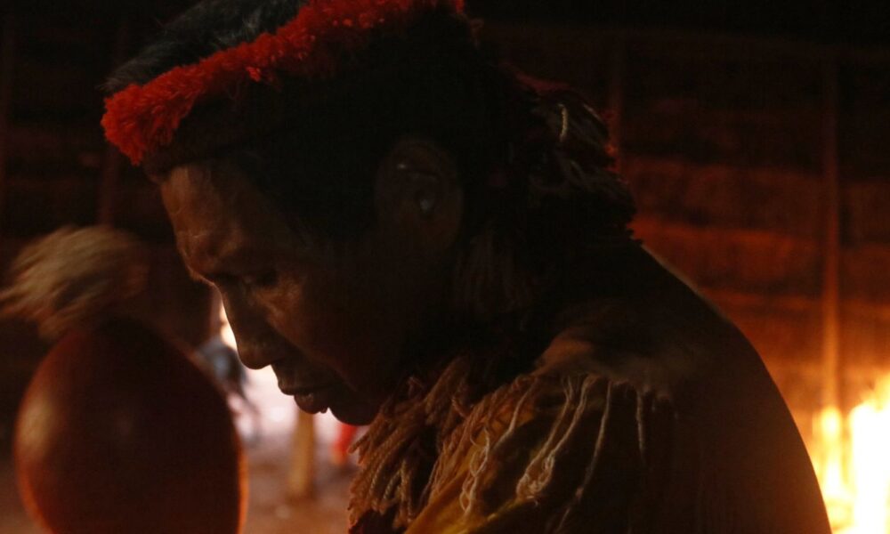 cinema-deve-olhar-para-violacoes-a-indigenas-na-ditadura,-diz-diretora