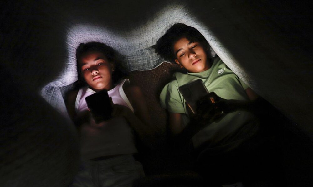 uma-a-cada-tres-criancas-tem-perfil-aberto-em-redes,-alerta-pesquisa