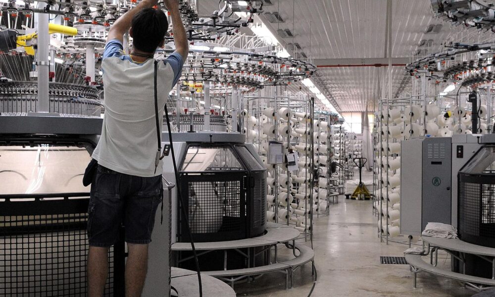 producao-industrial-fecha-ano-com-alta-em-17-dos-18-locais-pesquisados