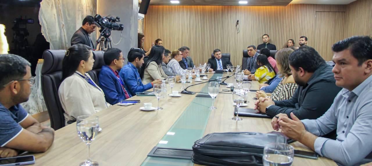 instabilidade-na-saude-deputados-vao-investigar-denuncias-apresentadas-por-pacientes-renais-em-reuniao-de-comissao-especial-|-ale-rr-|-assembleia-legislativa-de-roraima