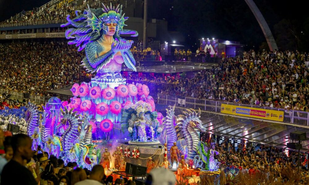 sete-escolas-de-samba-abrem-os-desfiles-no-sambodromo-do-anhembi