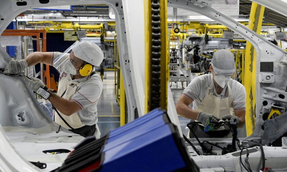 industria produz 392,9-mil-veiculos-no-1o-bimestre,-alta-de quase-15%