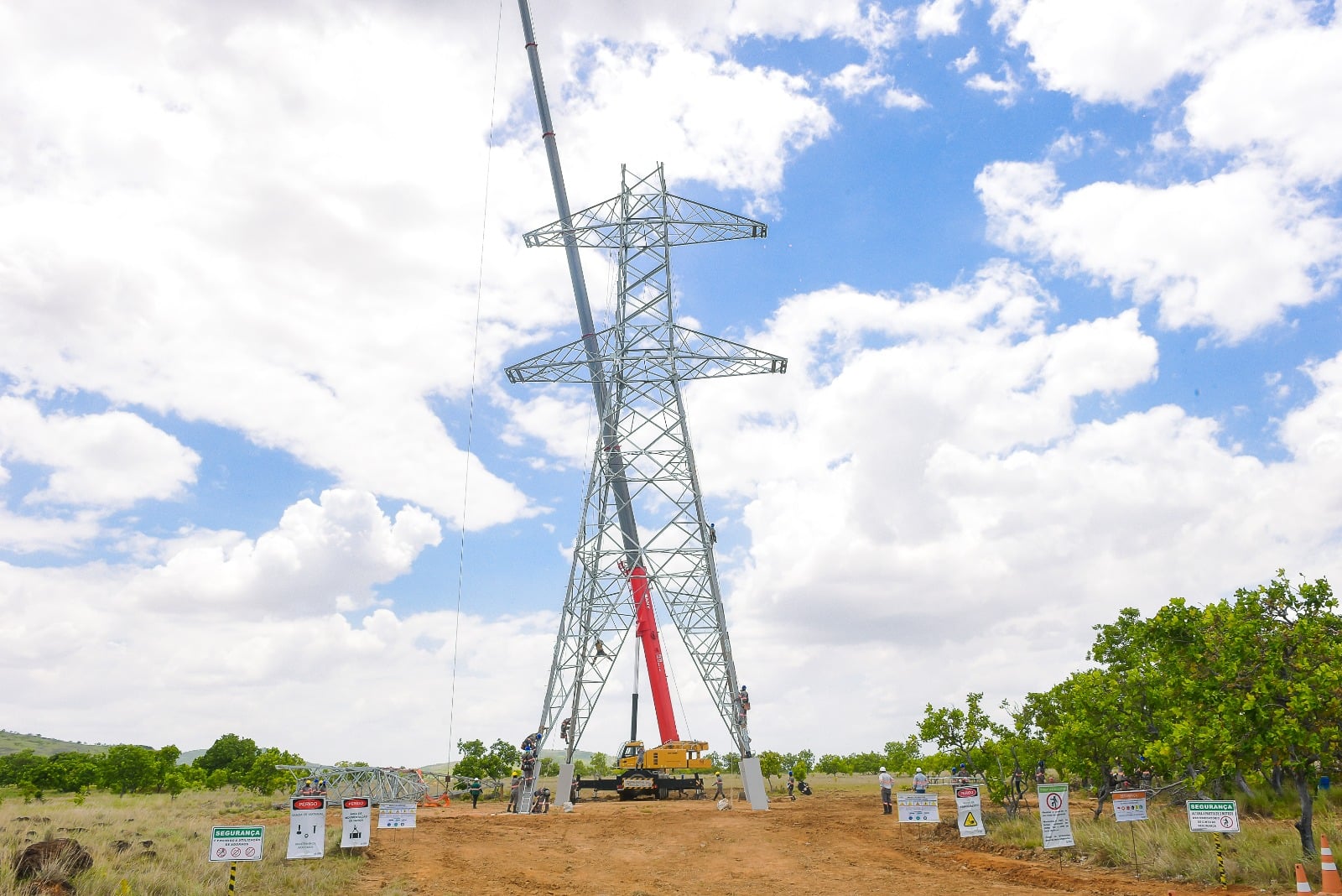 ministro-de-minas-e-energia-visita-obras-do-linhao-em-roraima-e-reforca-importancia-de-integracao-energetica-nacional-–-governo-de-roraima