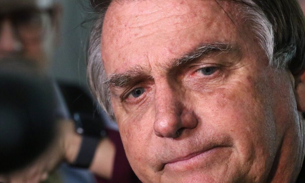 apos-cirurgia,-bolsonaro-segue-na-uti-sem-previsao-de-alta