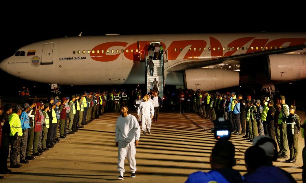 suprema-corte-impede-trump-de-usar-lei-de-inimigos-para-deportacoes