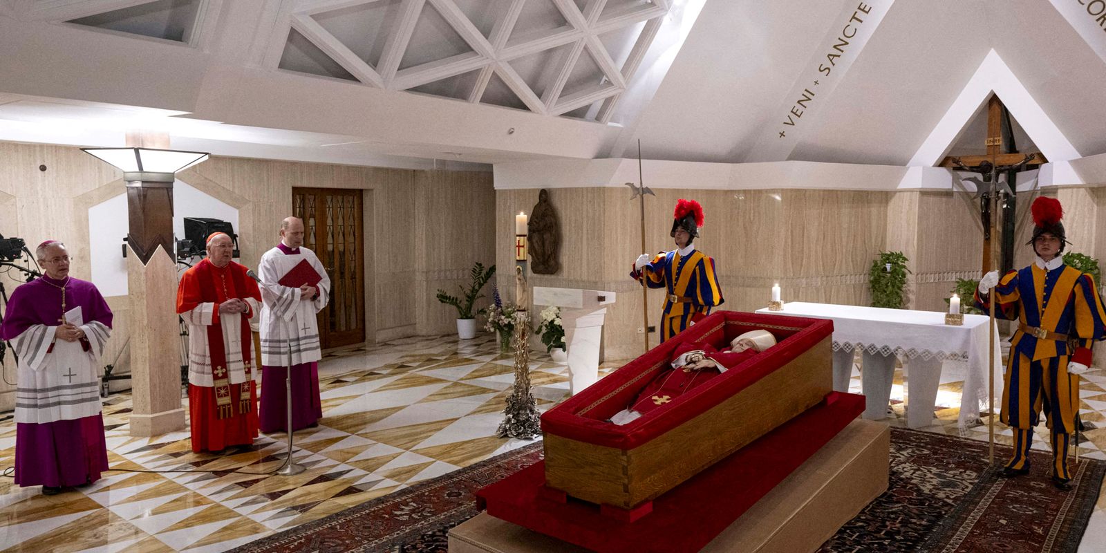 ministros-e-parlamentares-acompanham-lula-na-despedida-do-papa-em-roma