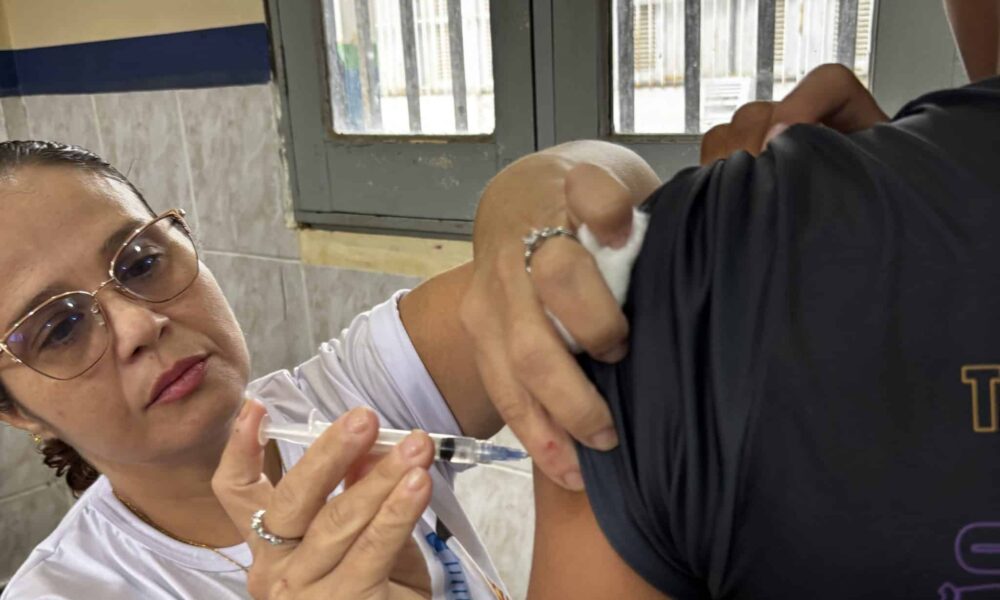 alunos-da-escola-antonio-carlos-da-silva-natalino-participam-de-dia-d-de-vacinacao-–-governo-de-roraima
