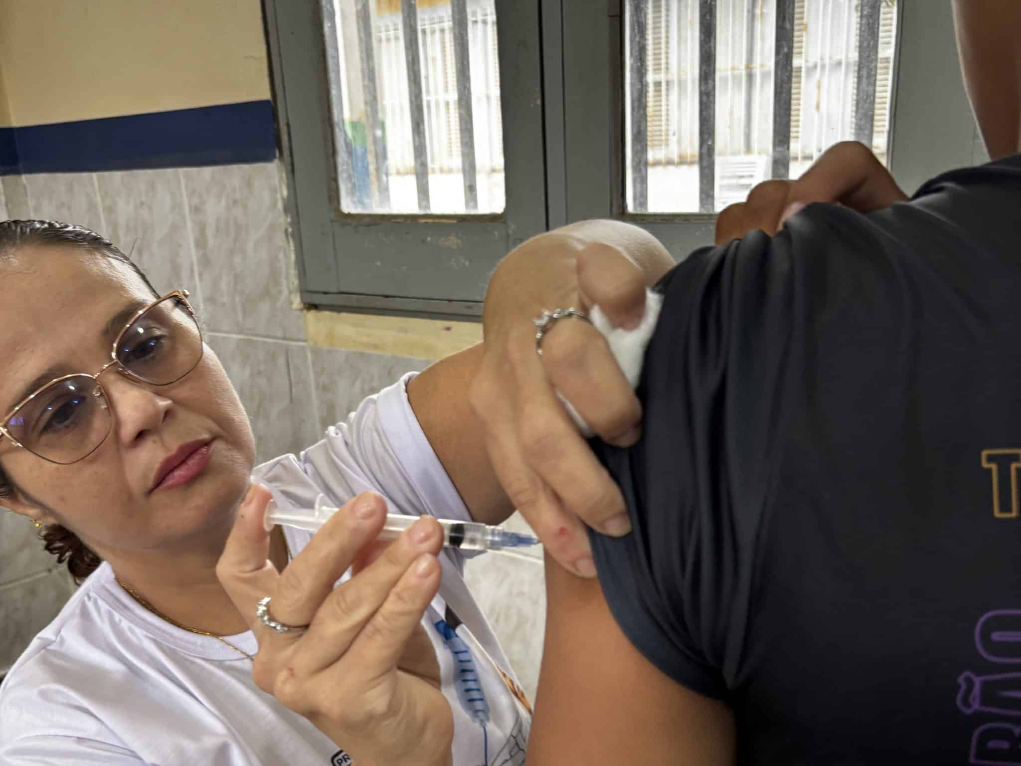 alunos-da-escola-antonio-carlos-da-silva-natalino-participam-de-dia-d-de-vacinacao-–-governo-de-roraima
