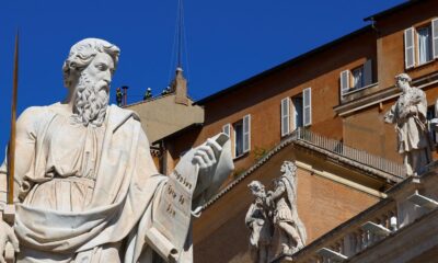 instalada-na-capela-sistina-chamine-que-anunciara-o-novo-papa