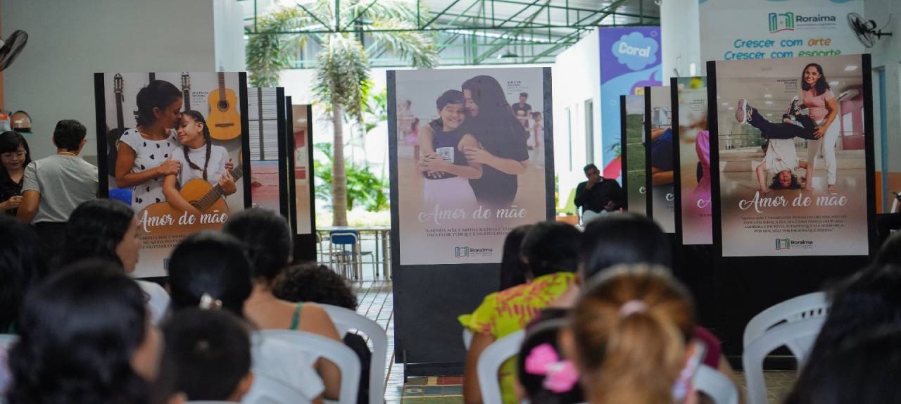 ‘amor-de-mae’-‘e-gratificante.-com-atividades,-eles-melhoraram-desempenho-na-escola-e-em-casa’,-celebra-mae-de-alunos-do-ccjuv-homenageada-em-mostra-fotografica-|-ale-rr-|-assembleia-legislativa-de-roraima