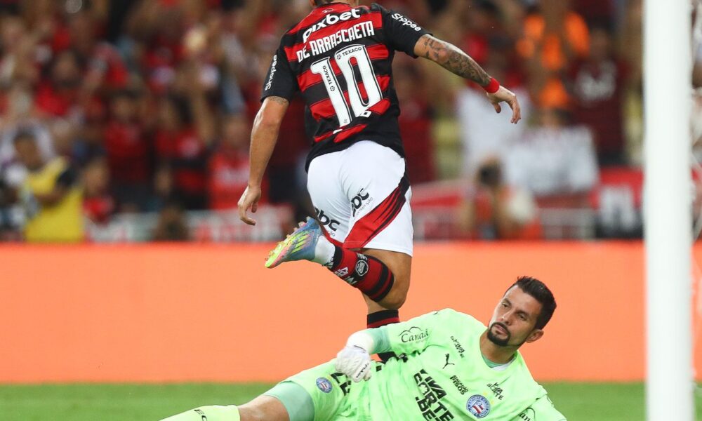 flamengo-vence-com-gol-de-arrascaeta-e-lidera-o-brasileiro