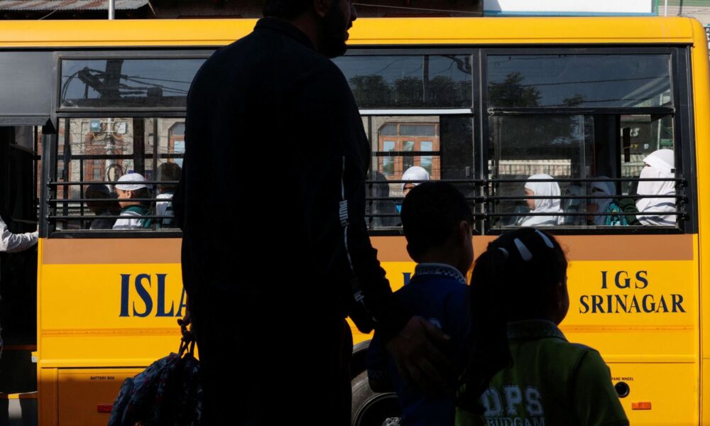 ataque-suicida-contra-onibus-escolar-deixa-cinco-mortos-no-paquistao