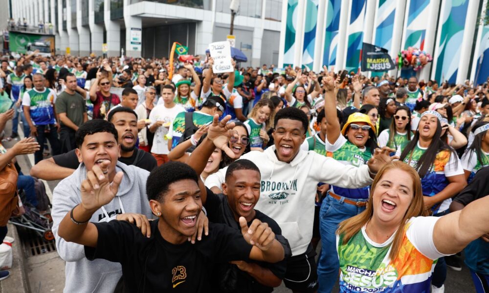 marcha-para-jesus-reune-milhares-de-fieis-no-centro-do-rio-de-janeiro